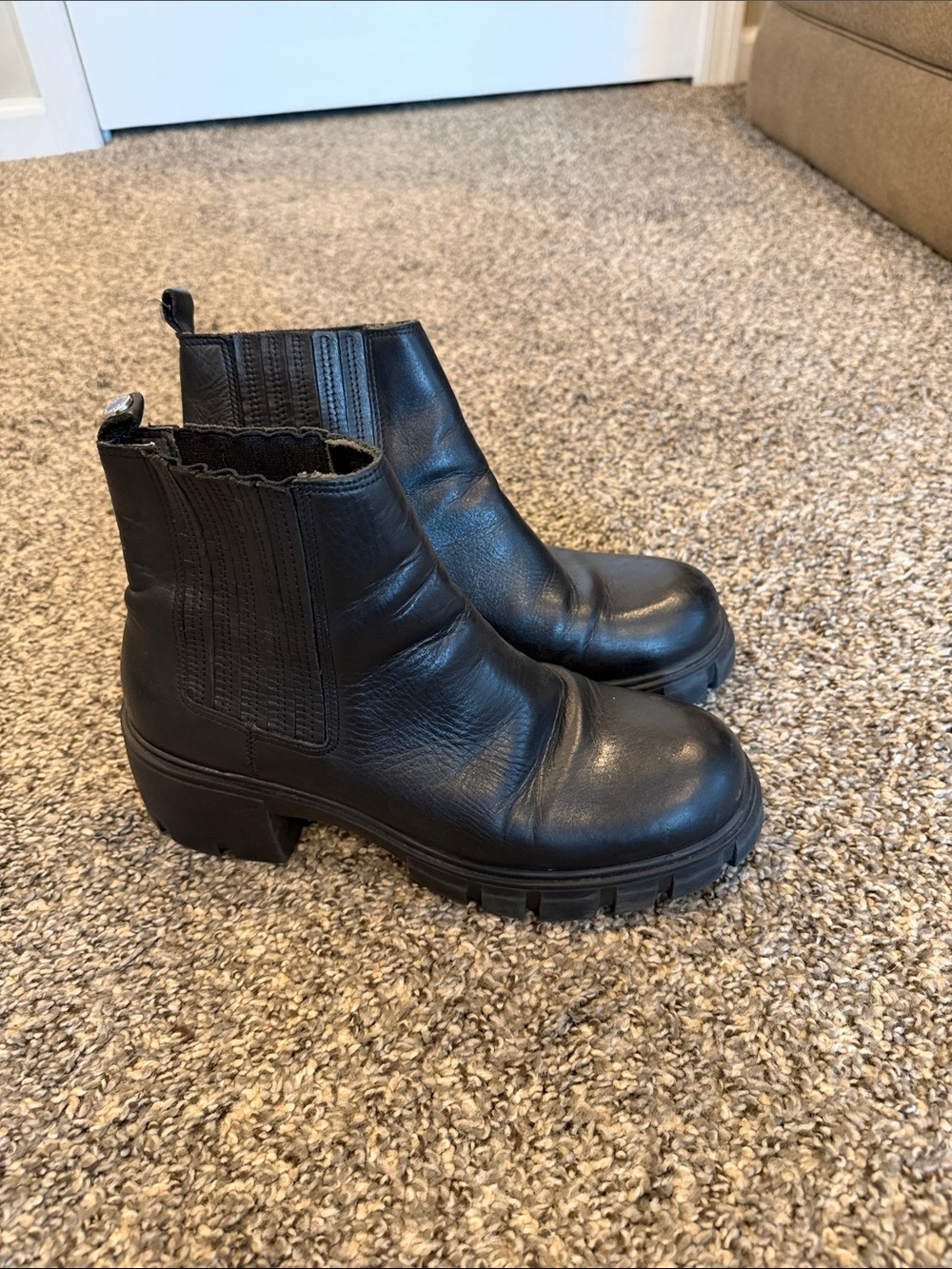 Steve Madden Black Leather Chelsea Lug Sole Ankle Boots